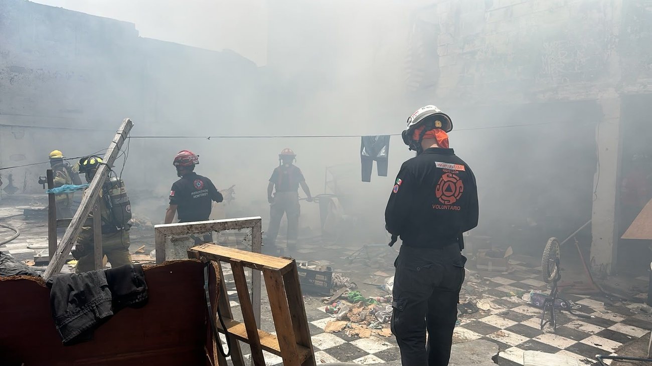 Incendio en predio abandonado moviliza a cuerpos de auxilio