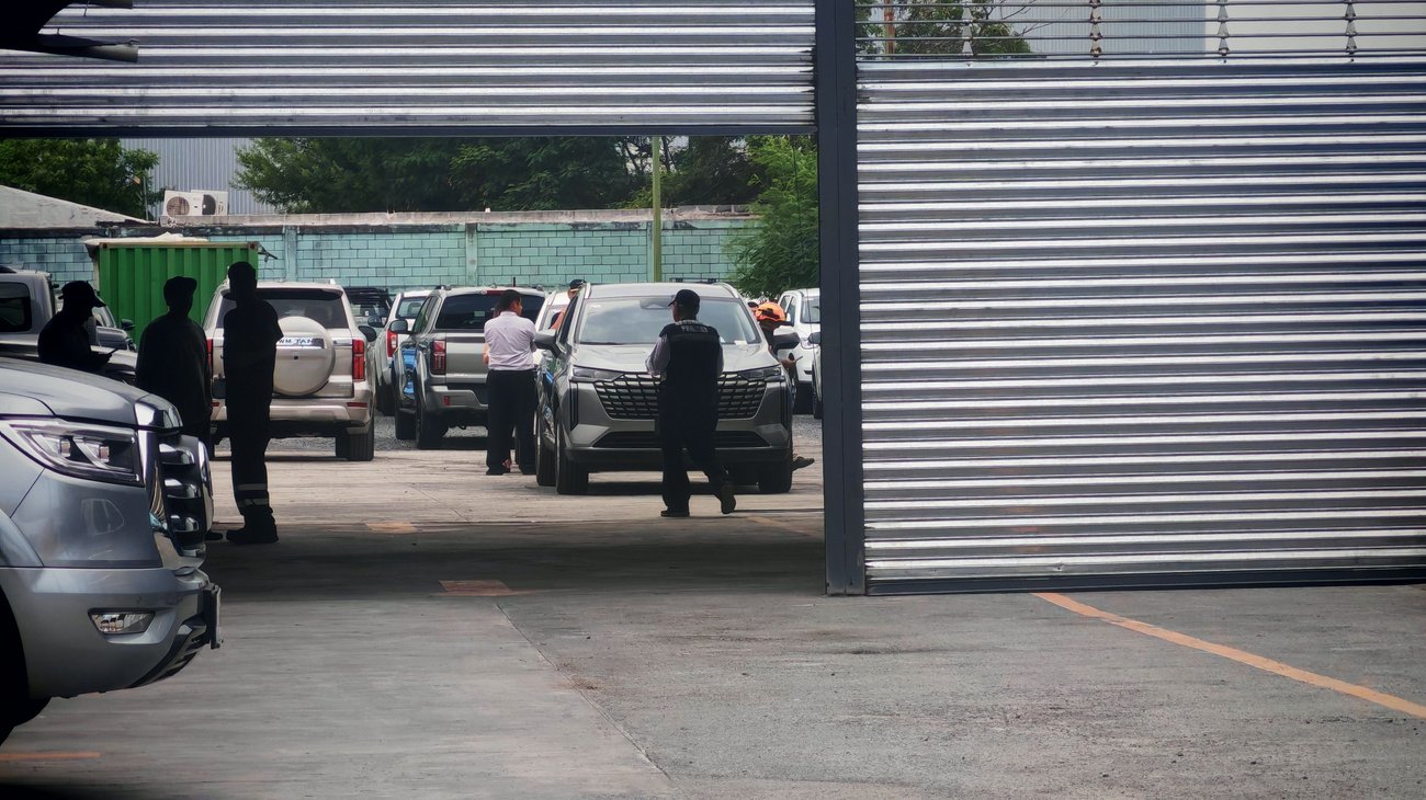 Vigilante es aplastado por camioneta en agencia de San Nicolás