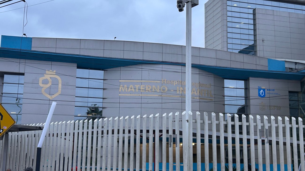 Muere tras ser arrollado por su esposa mientras reparaba el carro