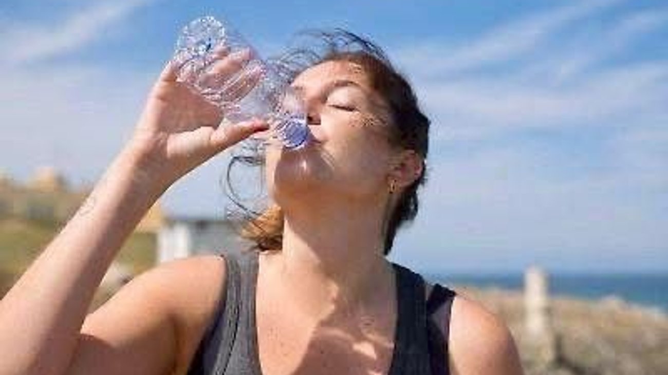 Descartan riesgo ante consumo de agua por altas temperaturas
