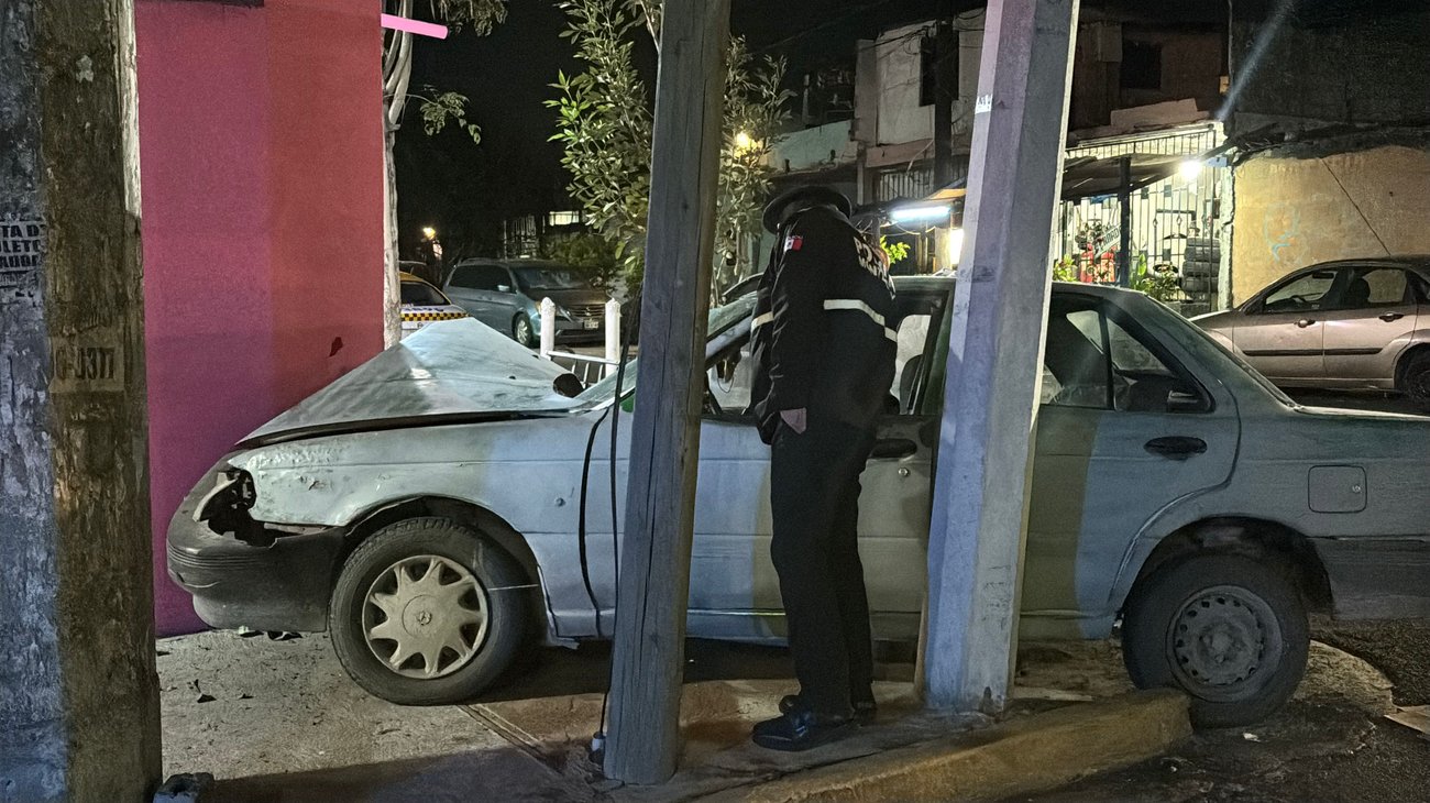 Dormita y se estrella contra casa en la colonia Topo Chico