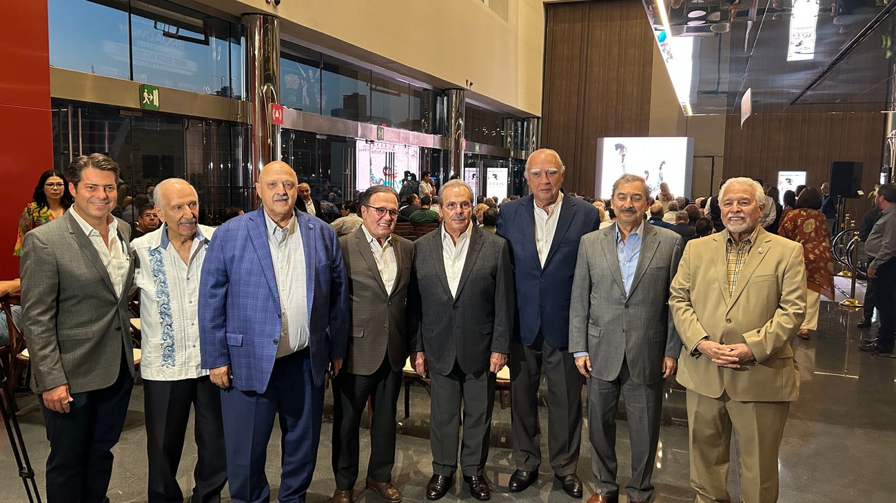 Reconocen a Eloy Cavazos por 60 años de Alternativa