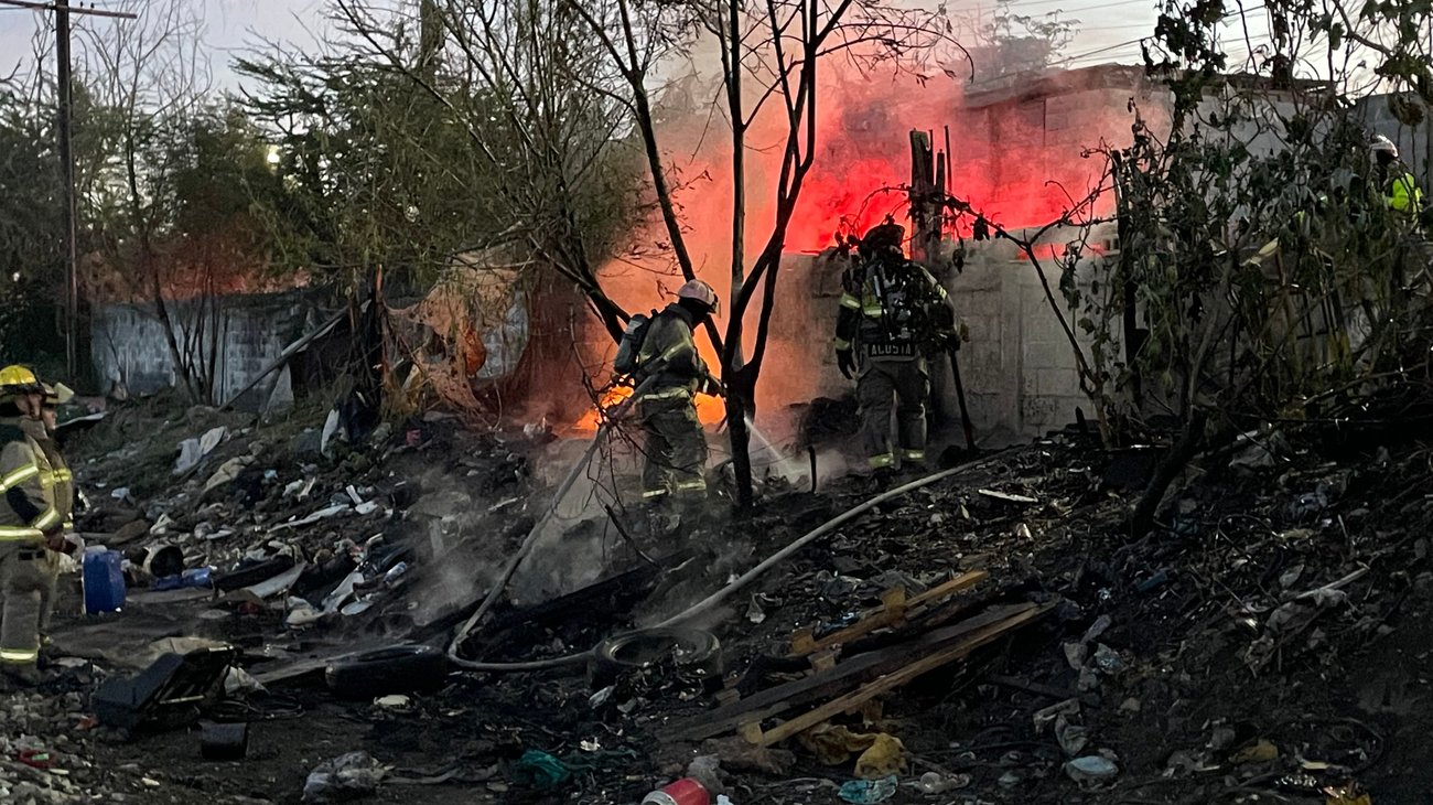 Incendio de basura en la Industrial