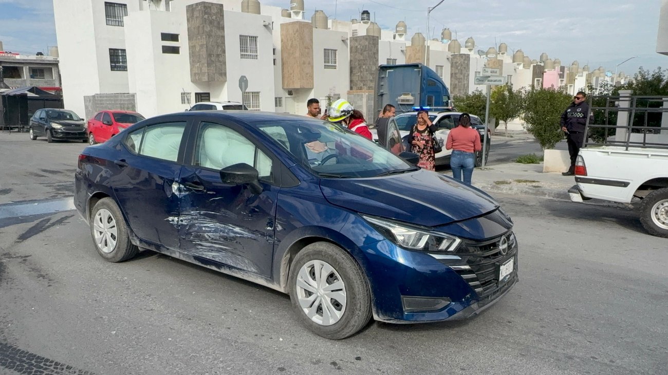 Mujer resulta lesionada en accidente en Prados de San José