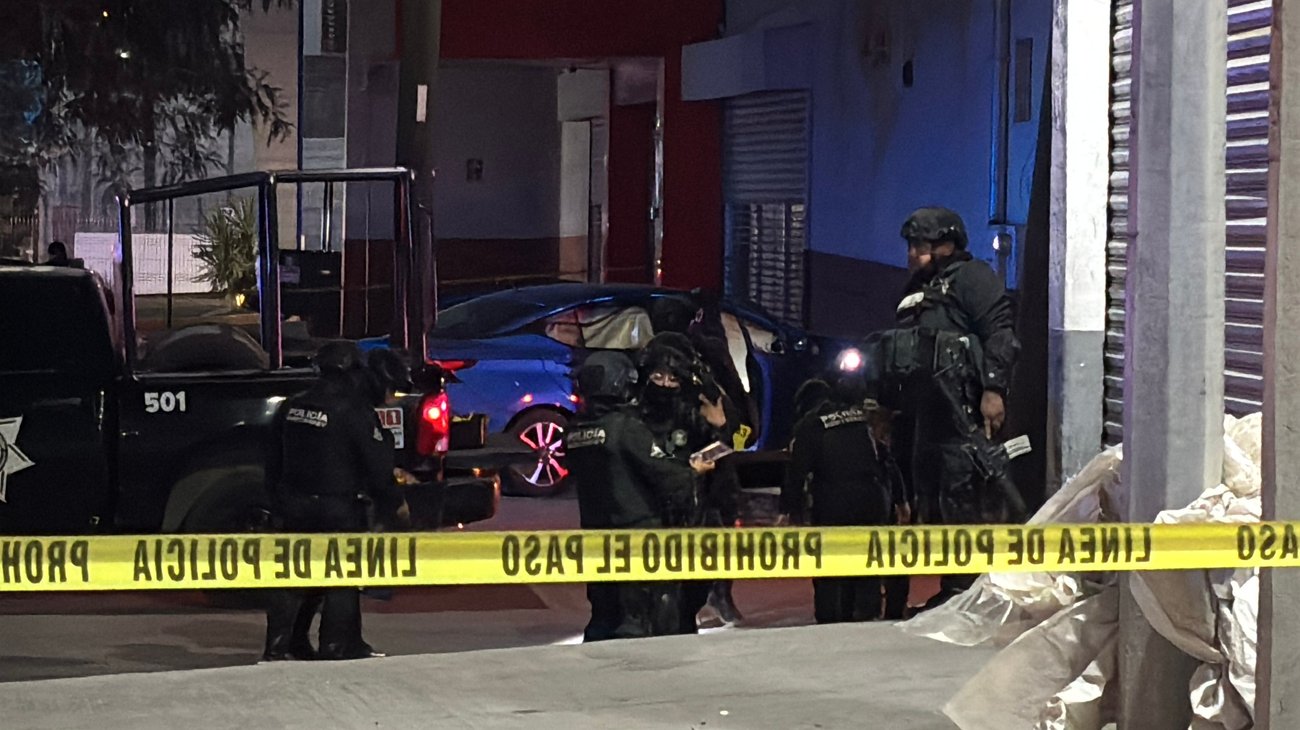 Roban vehículo y desatan balacera al norte de Monterrey