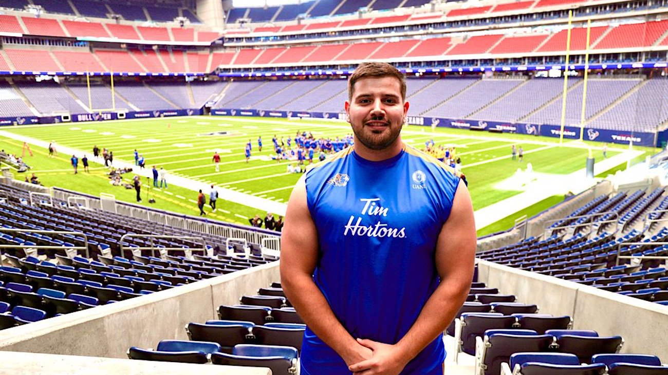 Auténticos a nivel de NFL; entrena en casa de Texanos