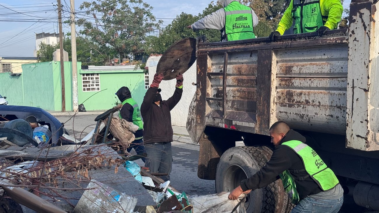 Limpia Saltillo callejones, pero basura regresa a los pocos días