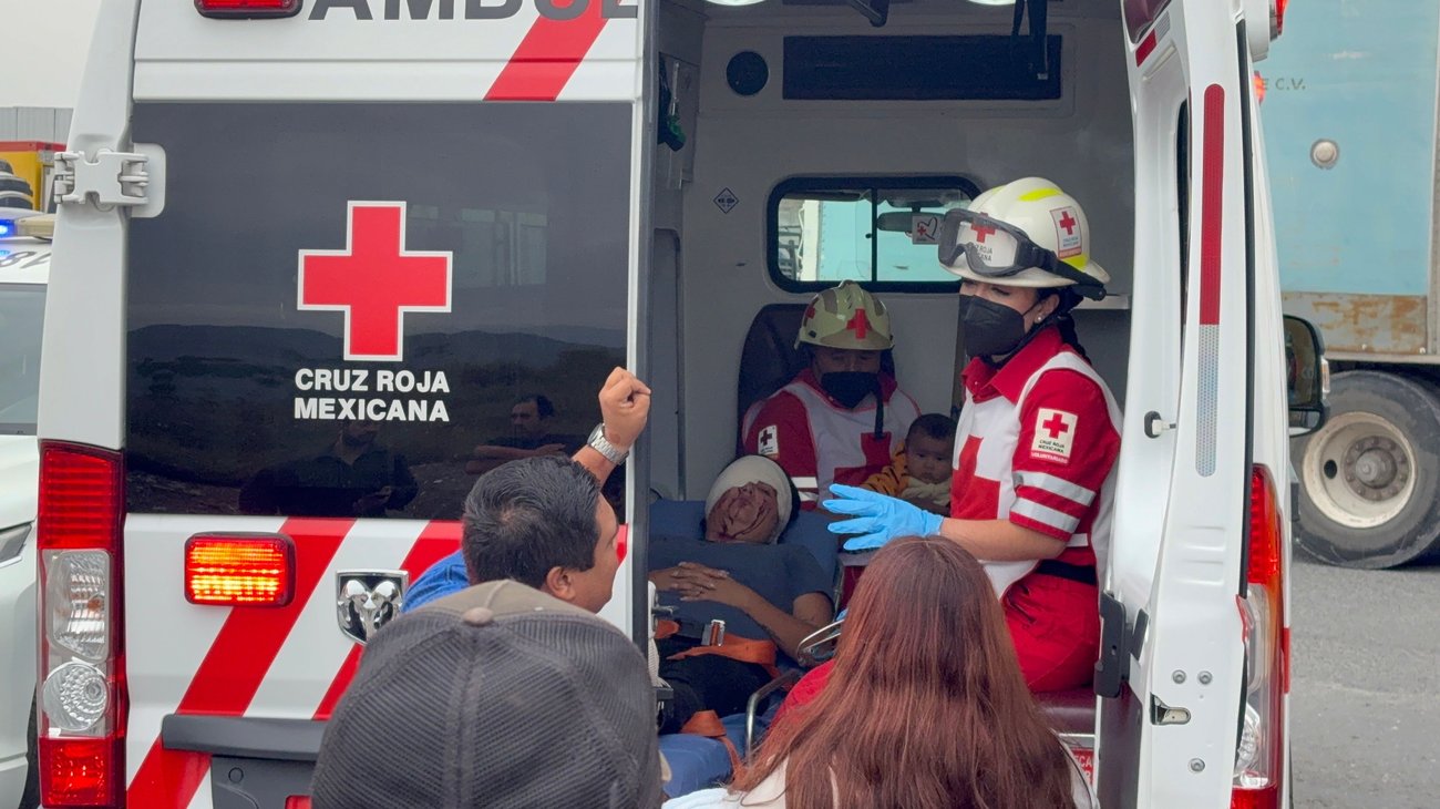 Camión provoca choque y deja a mujer lesionada en Saltillo