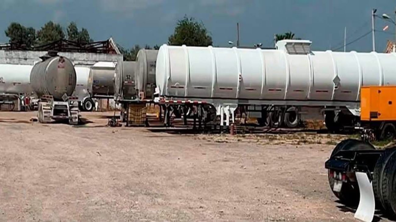 Aseguran 164,000 litros de hidrocarburo y equipo en Matamoros
