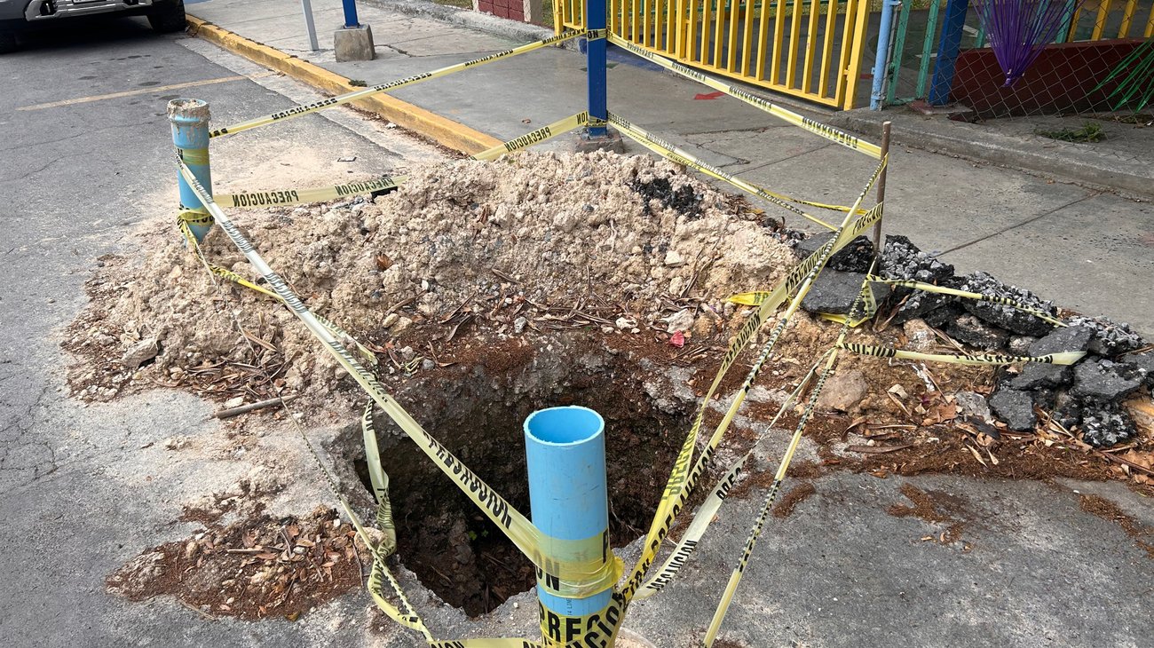 Denuncian obra inconclusa frente a jardín de niños en San Nicolás