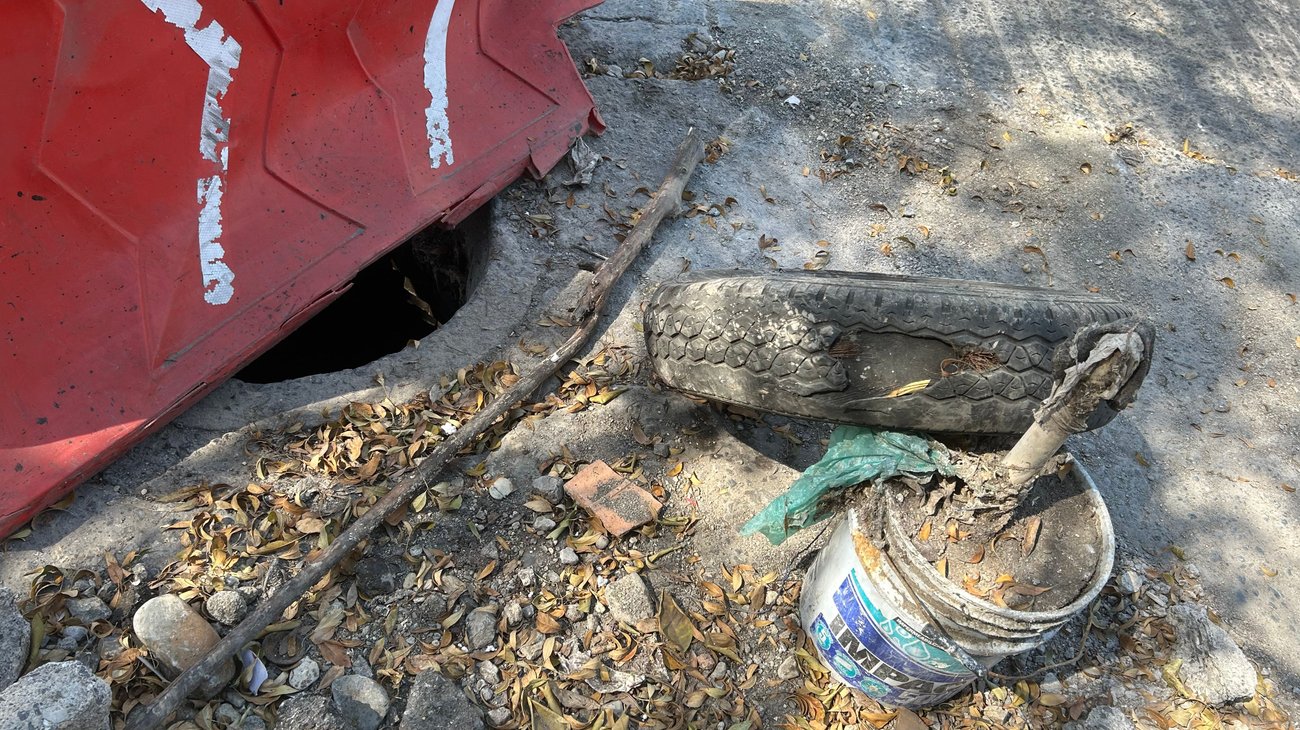 Denuncian alcantarilla abierta en colonia Villa Olímpica