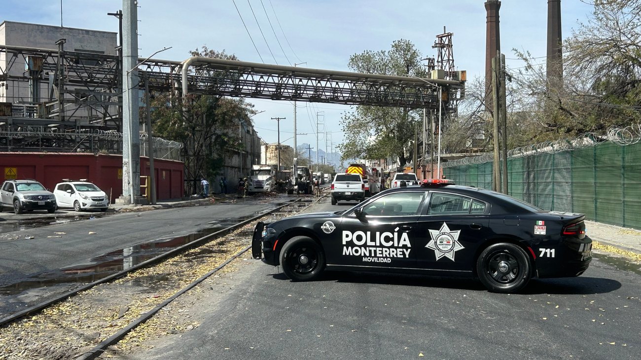 Se incendia tráiler cargado con cartón en la colonia Obrerista