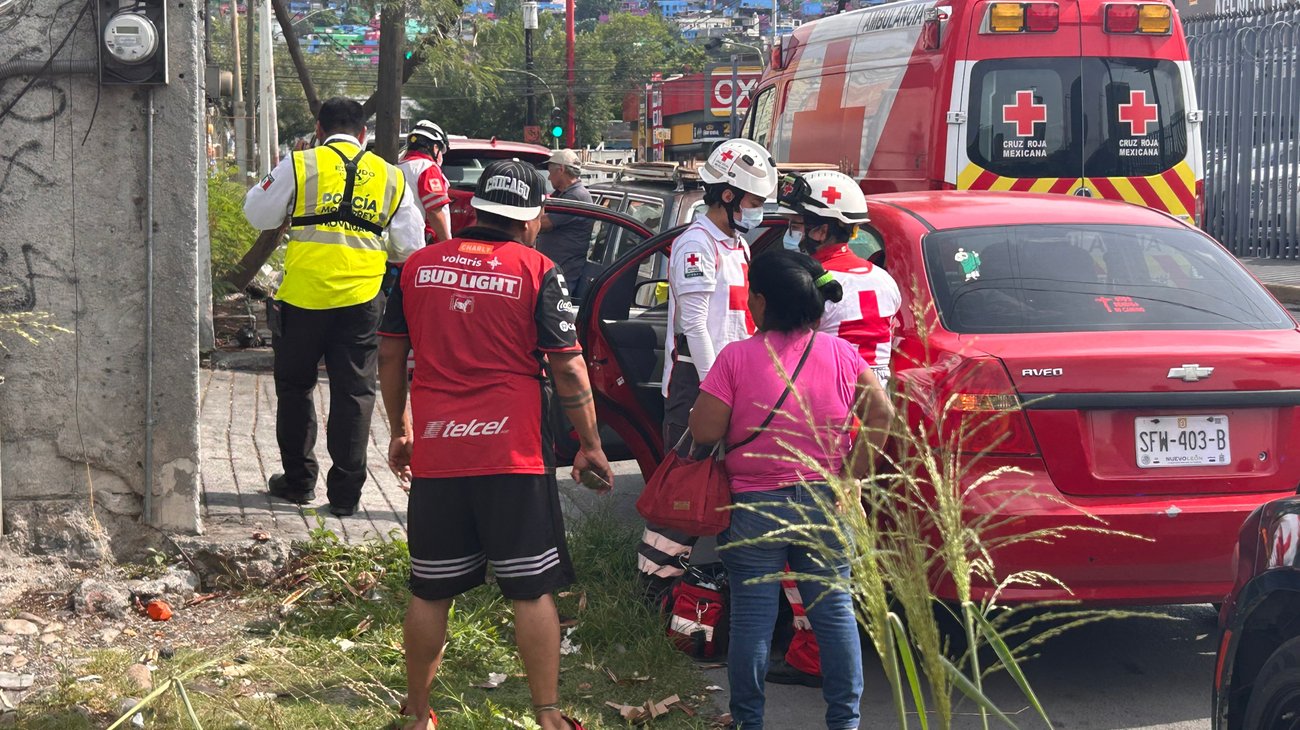 Adulto mayor en triciclo resulta lesionado tras ser atropellado