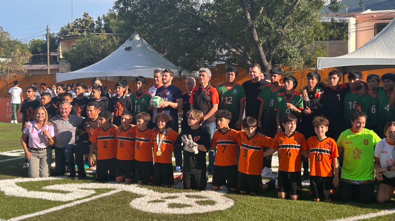 Inaugura Samuel García cancha 550 en primaria de Guadalupe