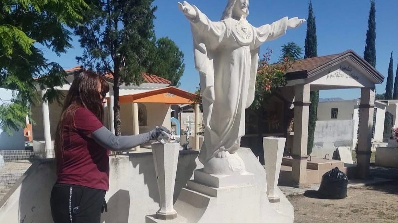 Ordenan acordonar tumbas en siete panteones de Saltillo