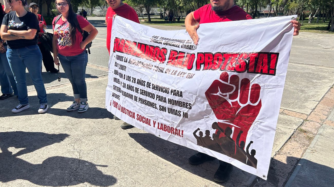 Maestros mantienen protestas y exigen cambios al ISSSTE