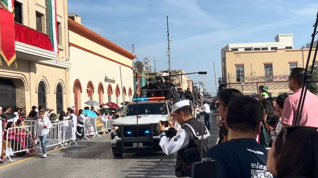 Familias presencian desfile cívico-militar en Matamoros