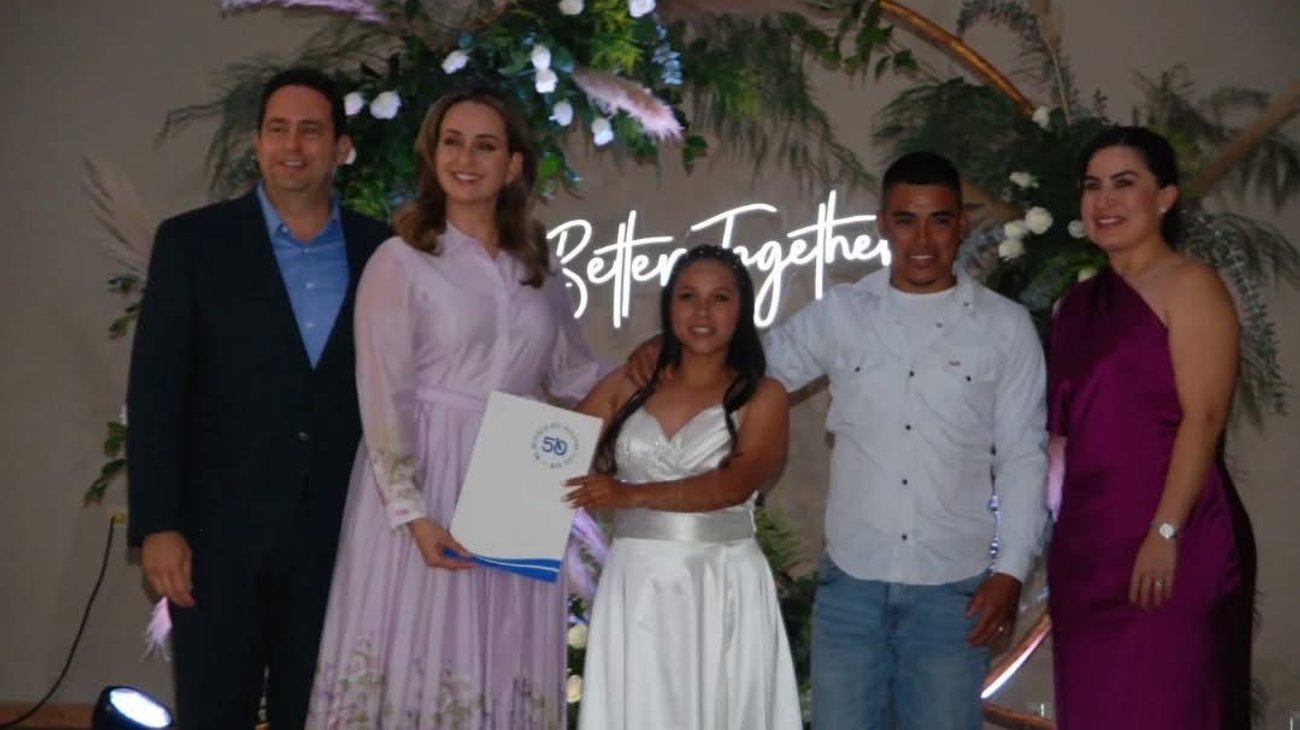 Formalizan su unión 51 parejas en Bodas Comunitarias de Saltillo