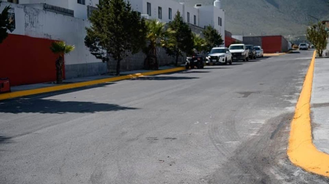 Entregan obra de pavimentación en colonia Mirasierra de Saltillo