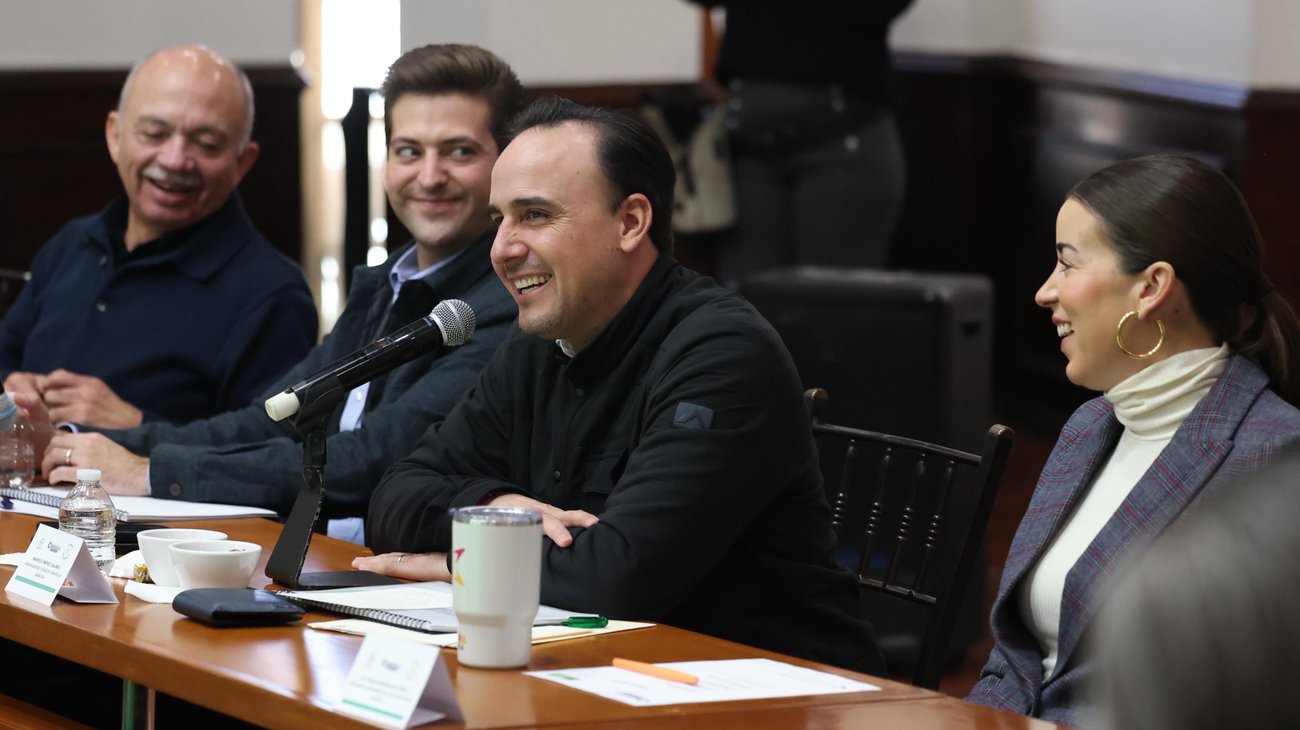 Gobernador menciona proyectos del 2026 en reunión de gabinete