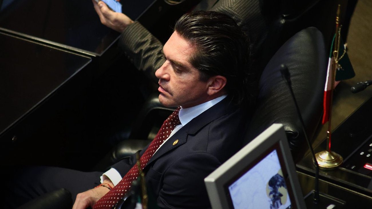 Senador propone impulsar la alfabetización digital