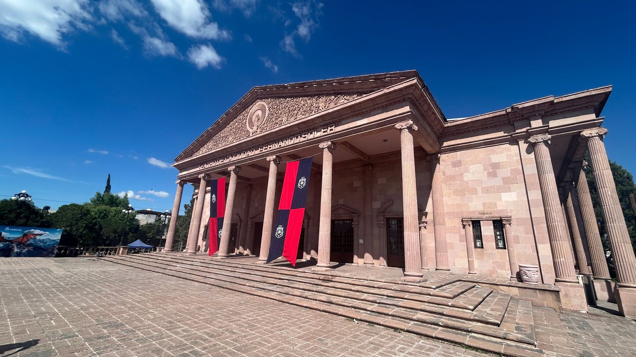 Acusan trato inequitativo para usar el Teatro de la Ciudad