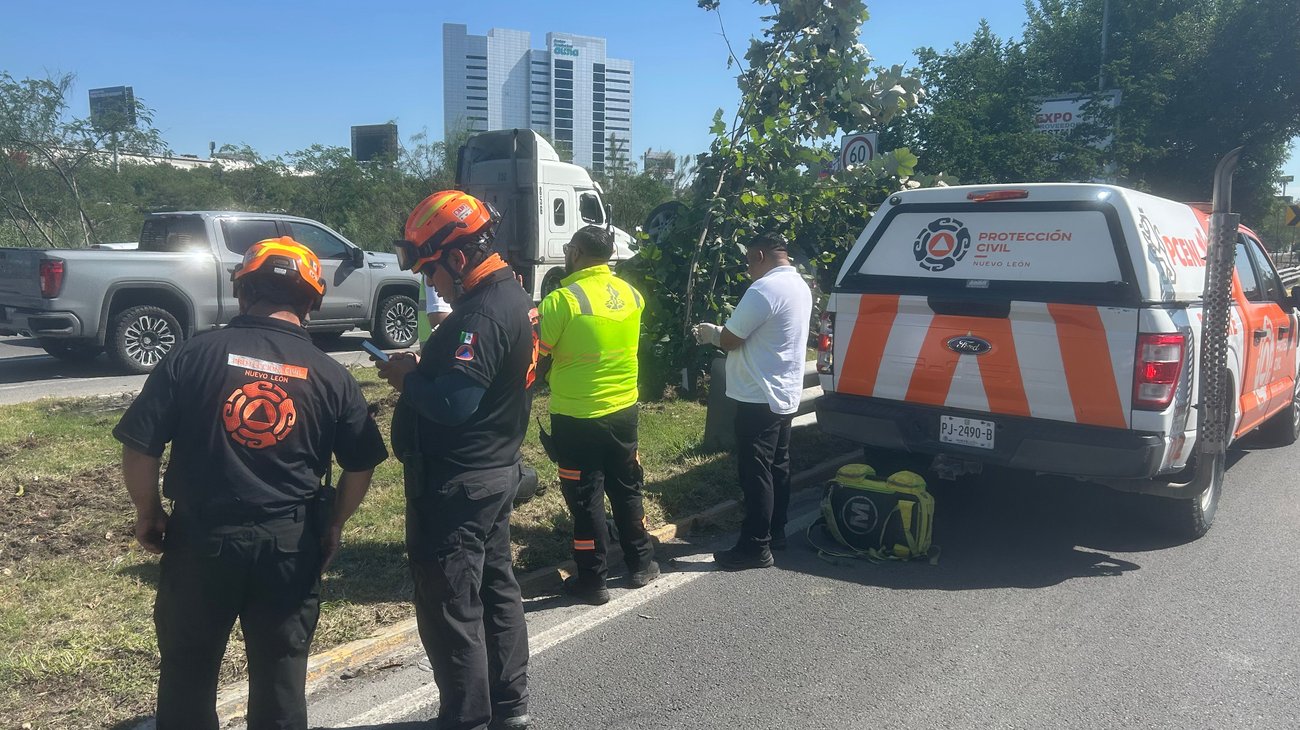 Volcadura por exceso de velocidad deja daños en Guadalupe