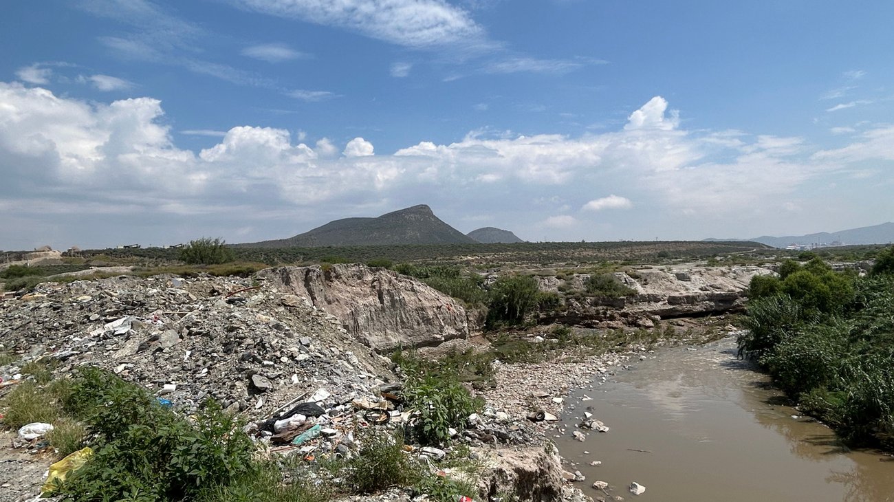 Arroyo La Encantada avanzó 70 metros y ya pone en riesgo casas