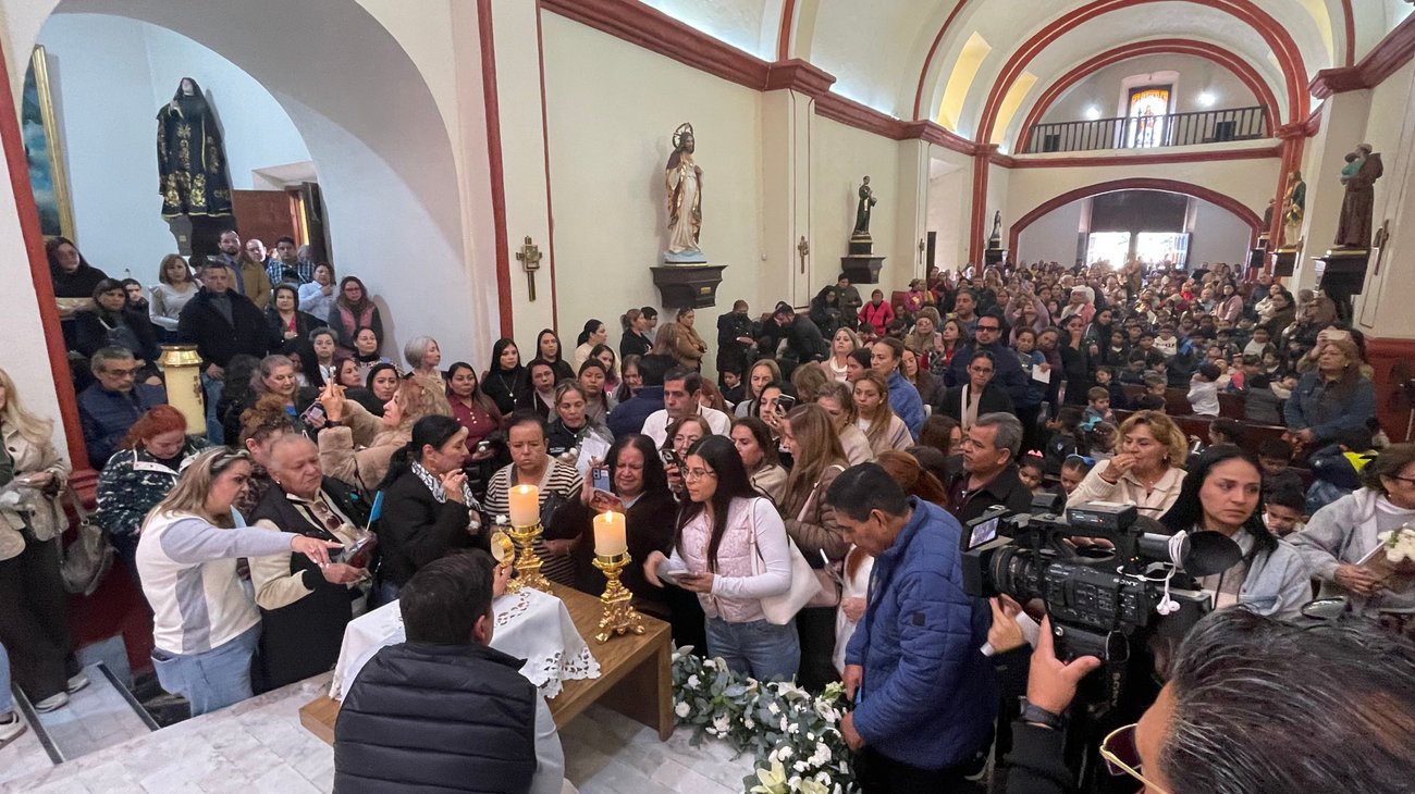 Abarrotan parroquia, por reliquia de San Carlo Acutis