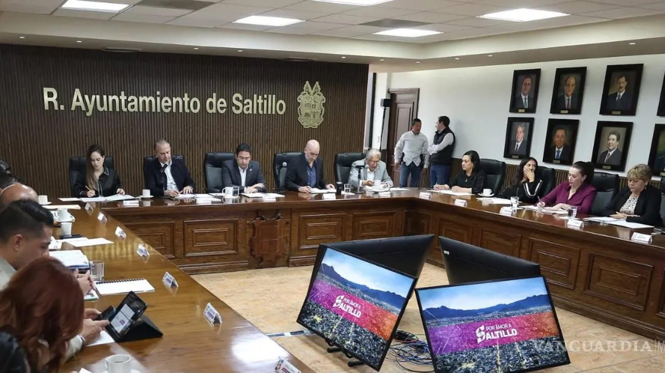 Cabildo de Saltillo otorga licencia a cuatro ediles