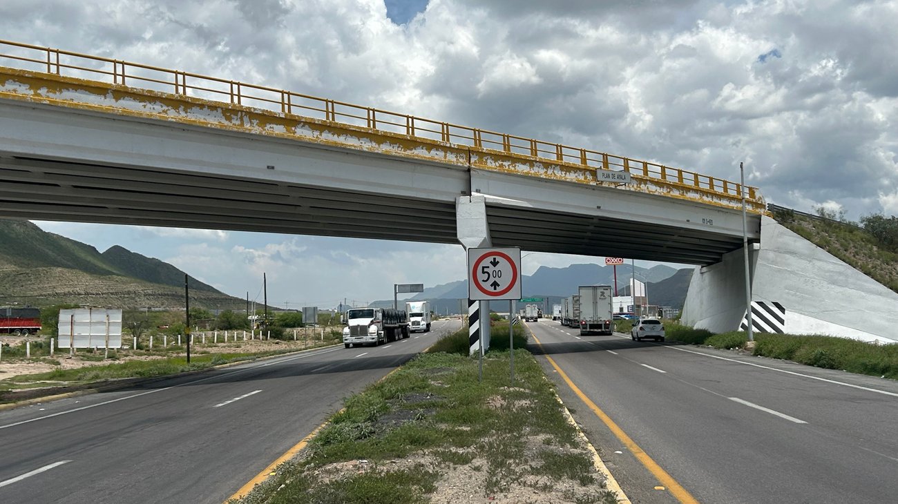 Caseta Plan de Ayala genera retrasos a viajeros en Coahuila