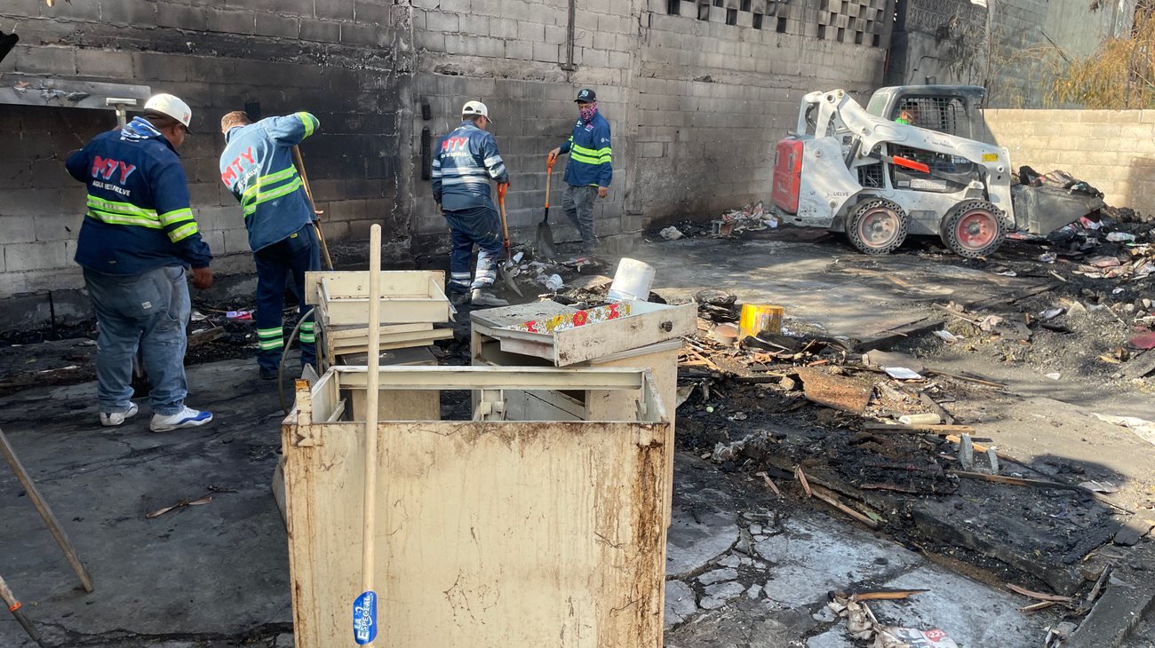 Ayudan a doña Marina tras incendio en su casa en la Narvarte