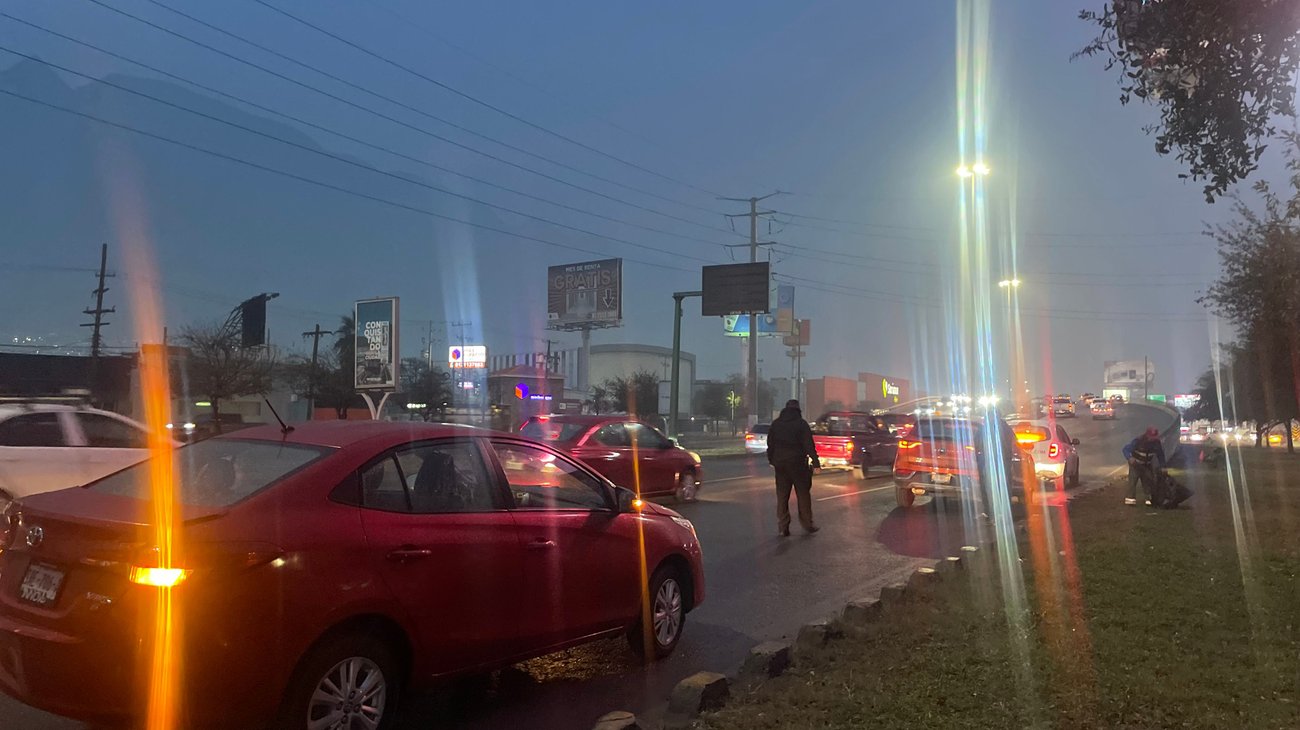 Carambola entre cuatro autos provoca caos vial en Santa Catarina