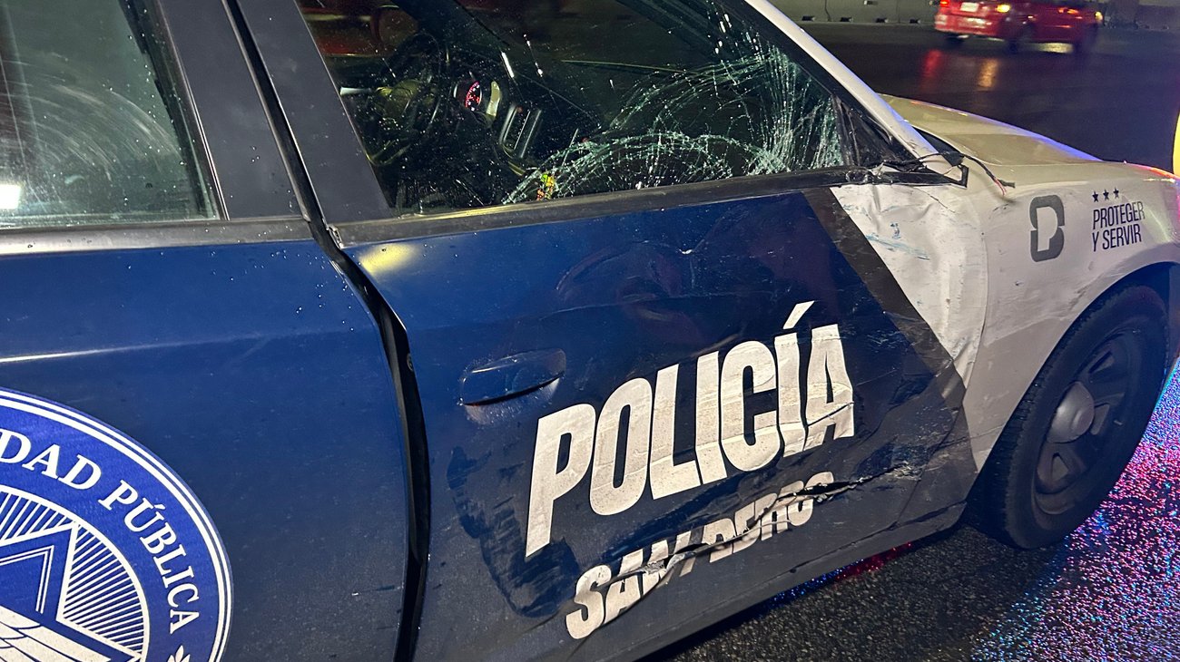 Tráiler choca patrulla de San Pedro en Blvr Díaz Ordaz