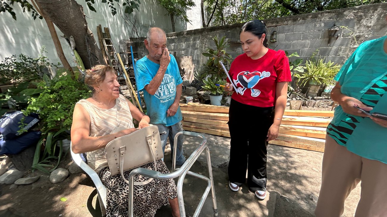 Apoya DIF Monterrey a adultos mayores en situación vulnerable