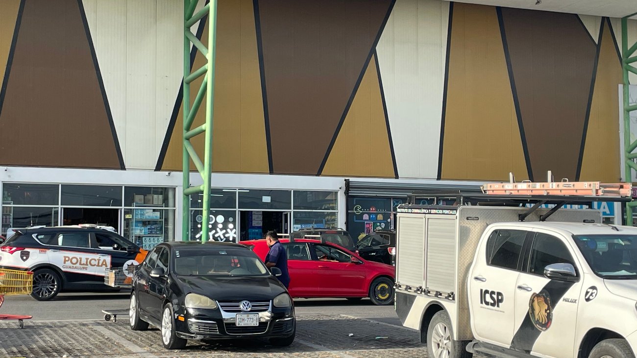 Muere mujer atragantada en plaza comercial en Guadalupe