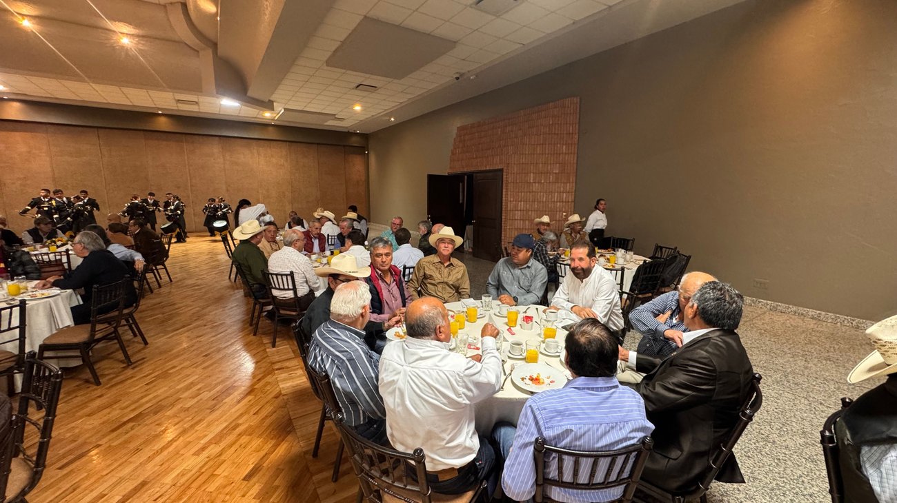 Agrónomos de la Narro celebran con entrega del 'Buitre de Oro'