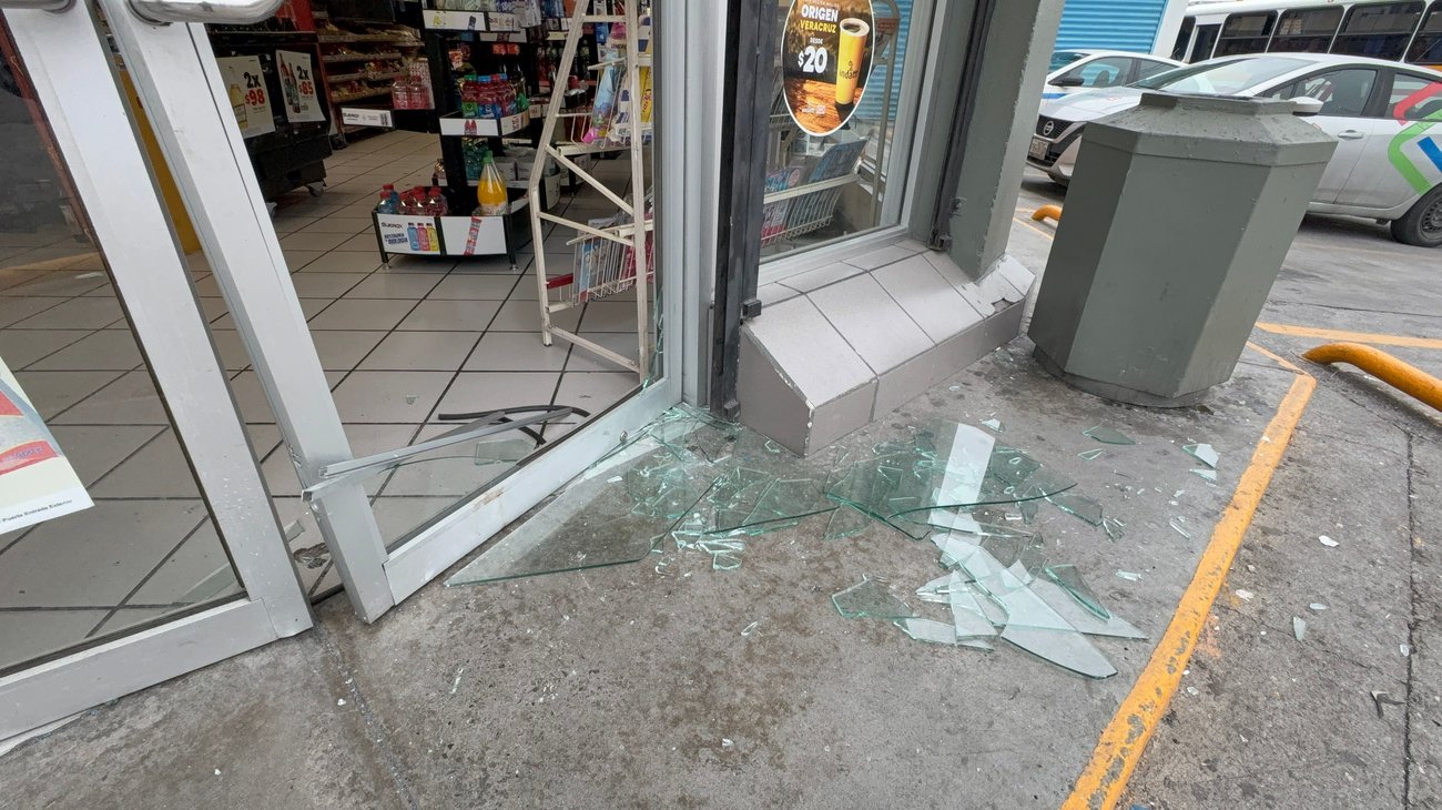 Reportan daños en tienda de conveniencia en Bellavista, Saltillo