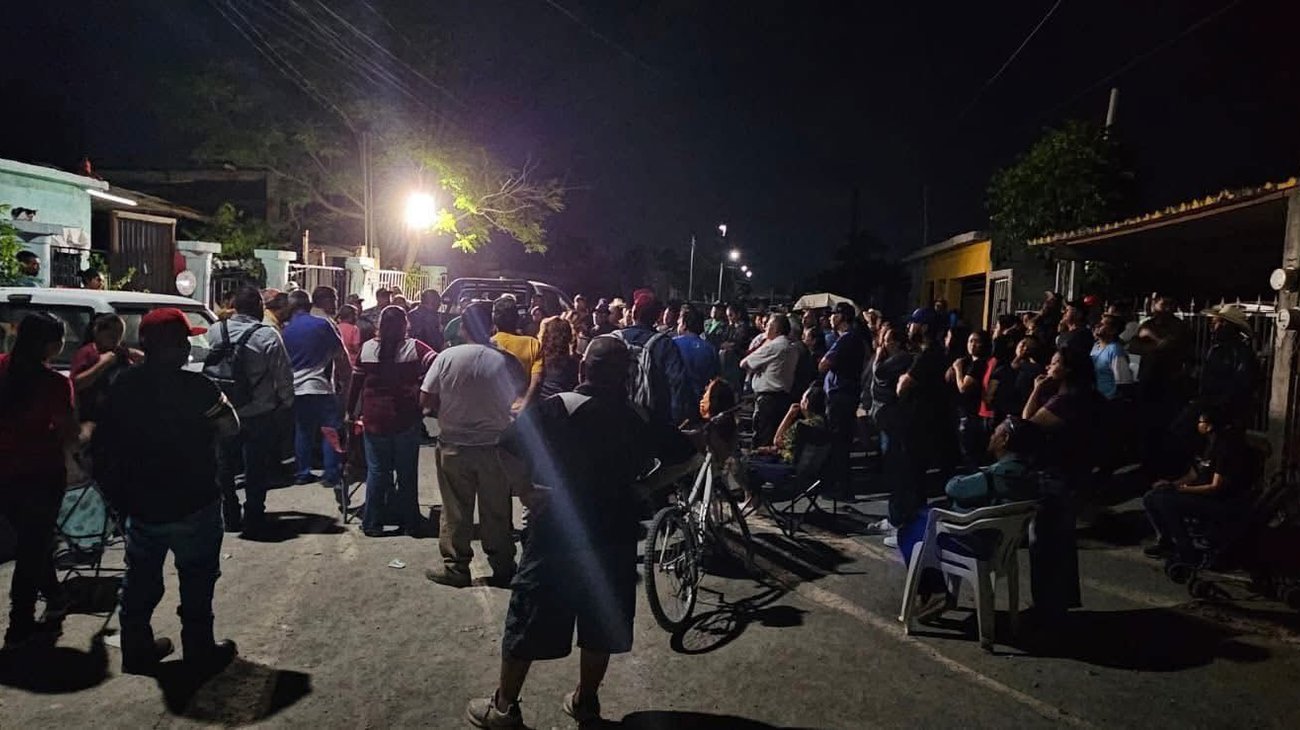 Exigen frenar ambulantes afuera del CETIS 60 tras agresión