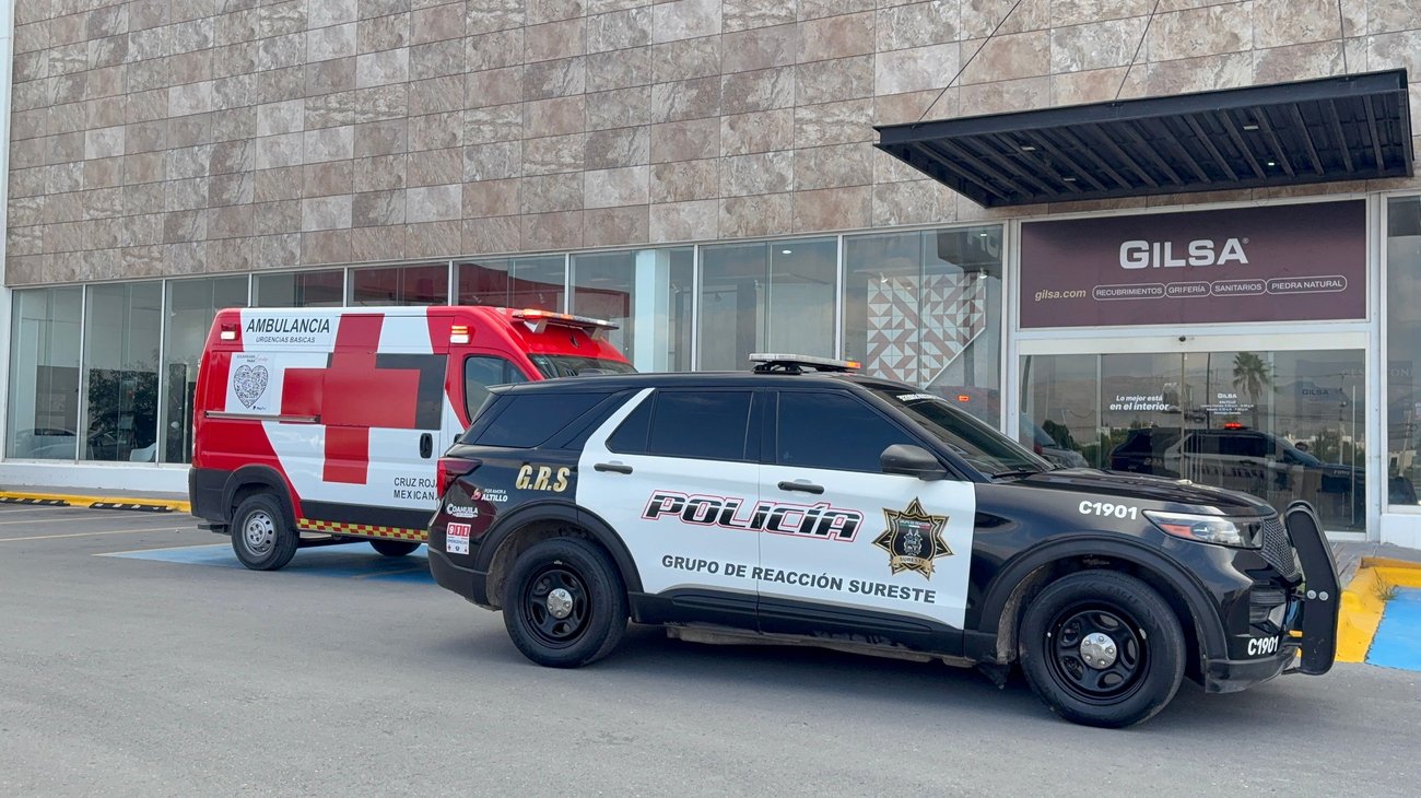 Trabajador de 17 años resulta herido al caerle espejos