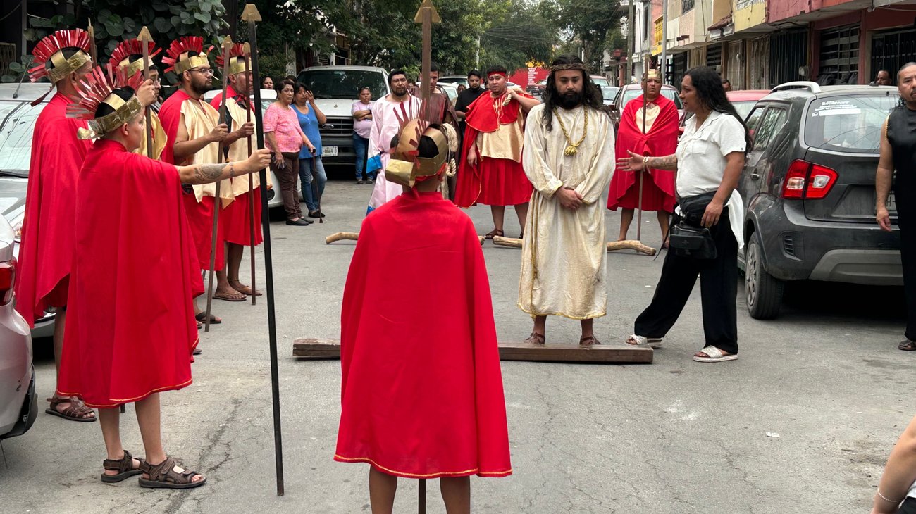 Realizan viacrucis en Valle Topo Chico por décima ocasión
