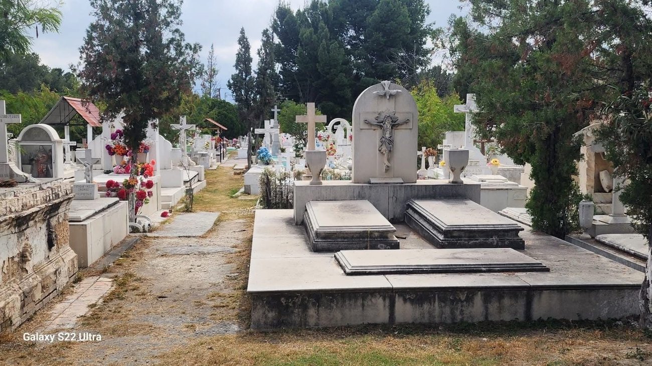 Panteones comienzan a recibir visitas por Día de Muertos