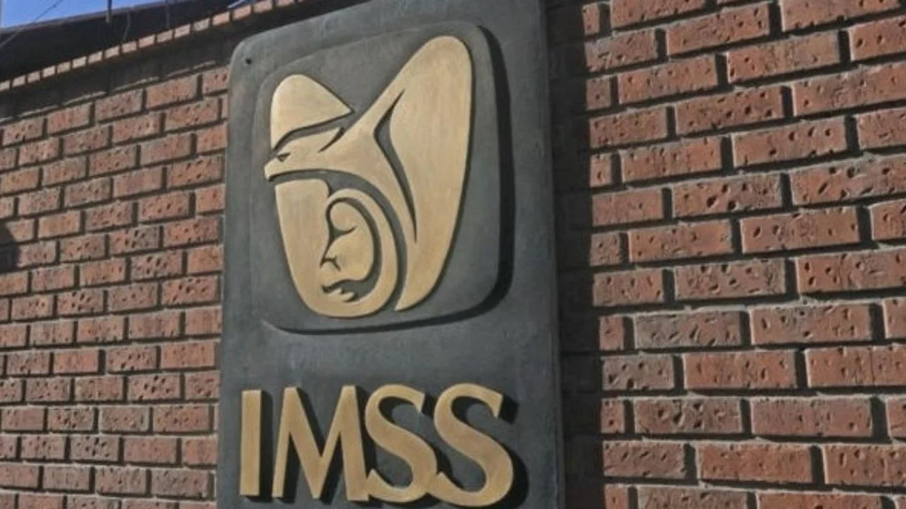Eligen nuevo delegado del IMSS; denuncian por detener a extitular