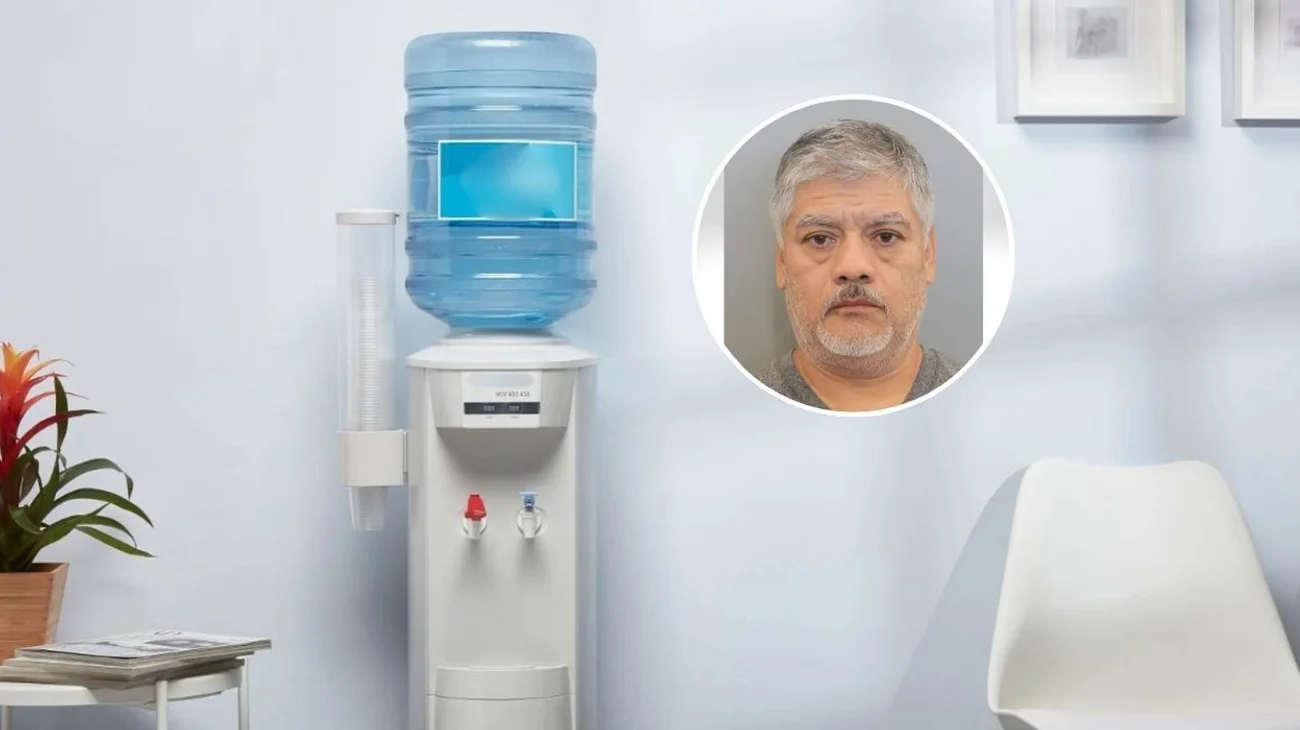 Sentencian a prisión a conserje que orinó en dispensador de agua