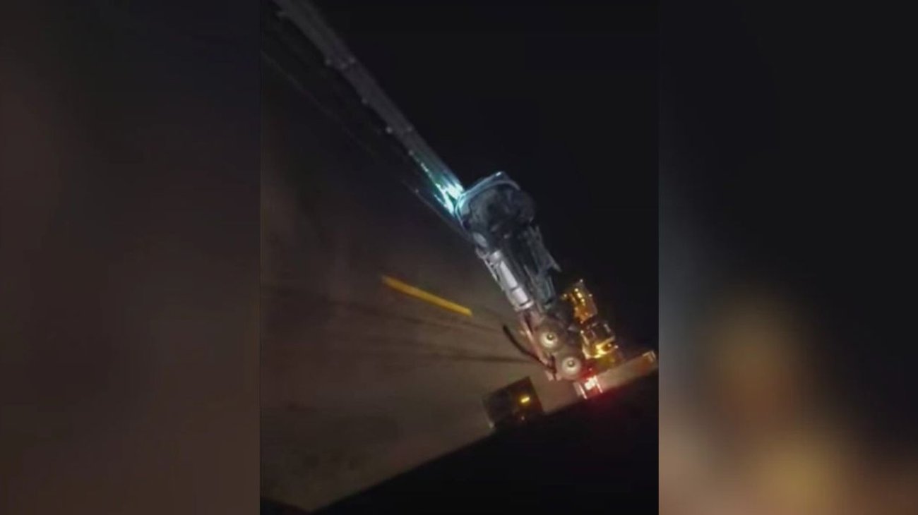 Muere operador de tráiler tras choque en carretera a Laredo
