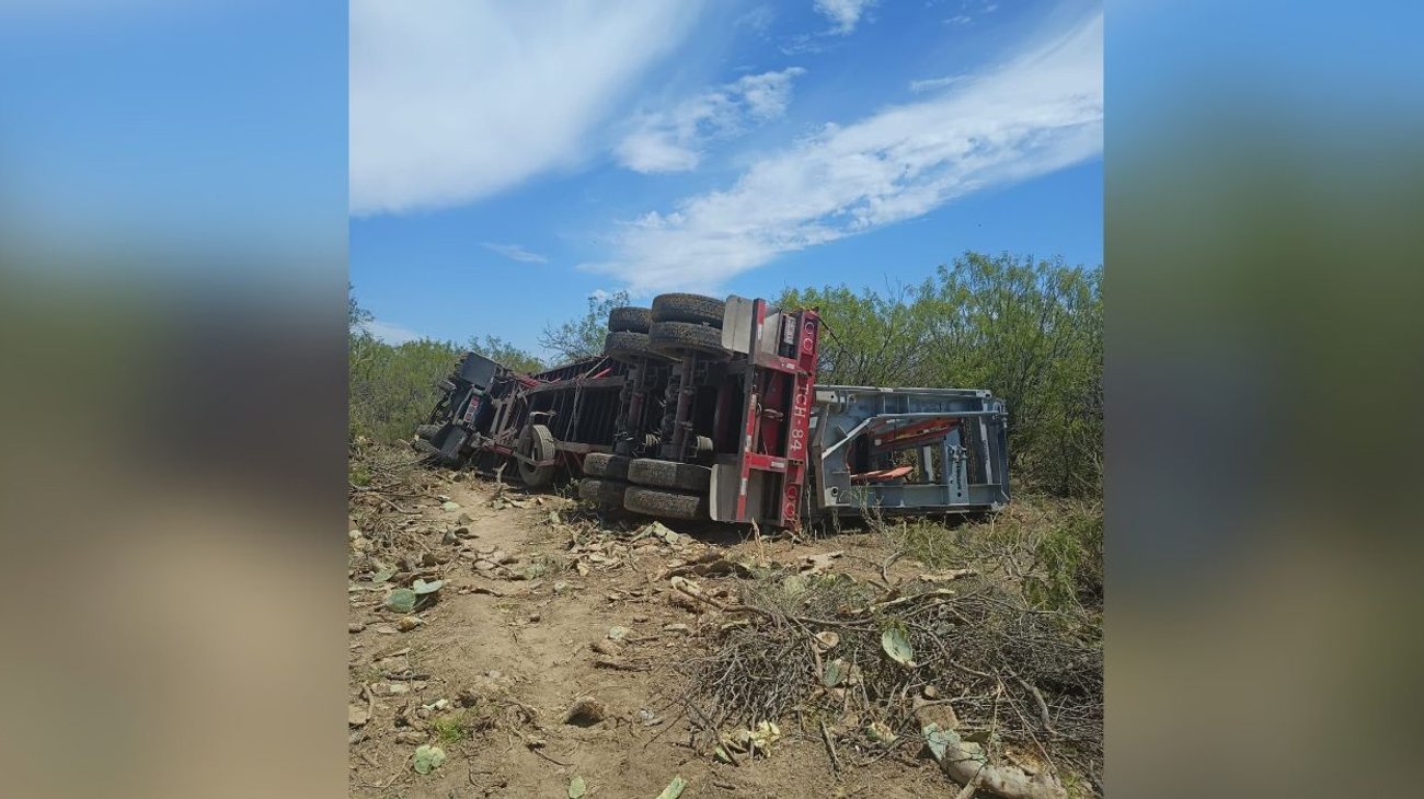 Tragedia en General Bravo: hombre muere tras volcadura de tráiler
