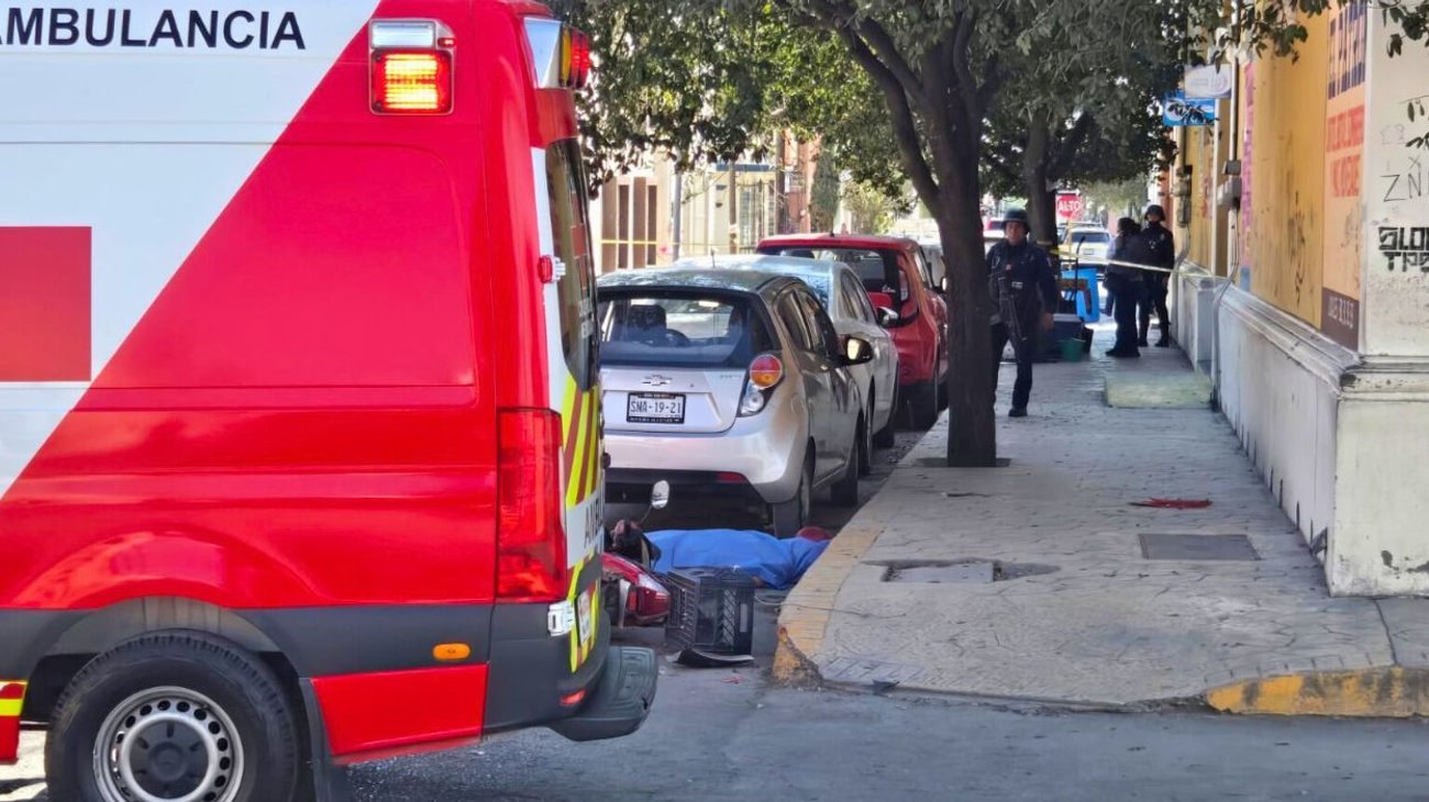 Muere motociclista en Linares tras ser embestido por camioneta