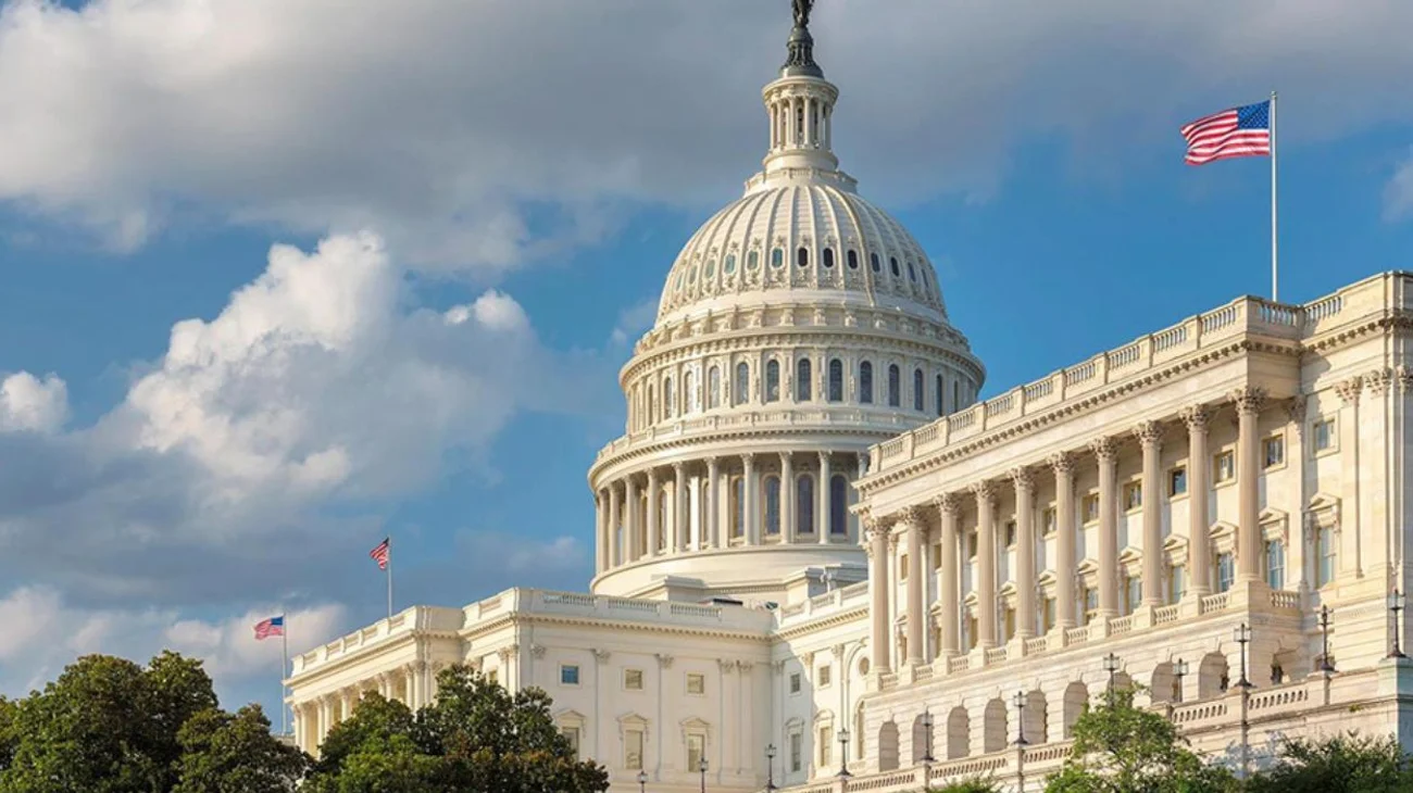 Detenido por entrar al Capitolio con un machete y tres cuchillos