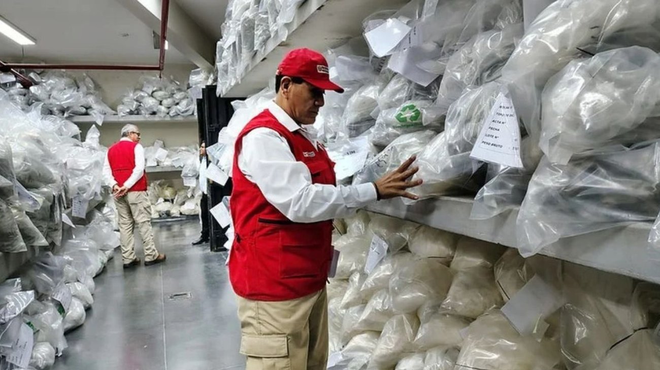 Destruye Perú más de 10 toneladas de droga decomisadas en 2026