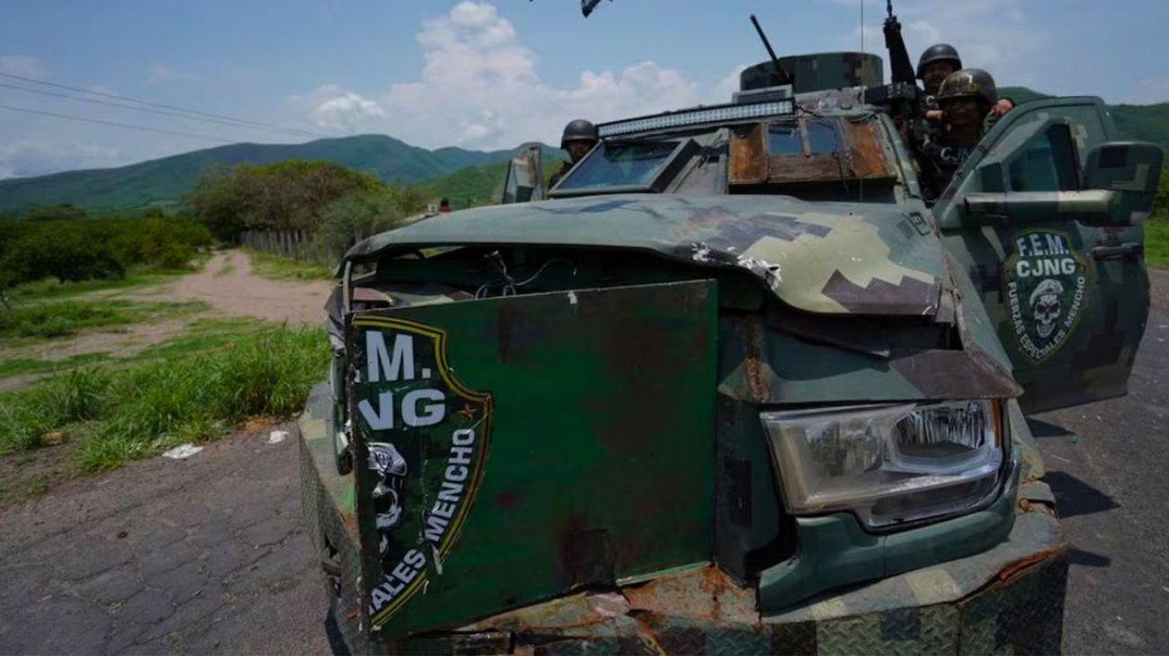 Extraditan a búlgaro que abastecía con armas del ejército al CJNG